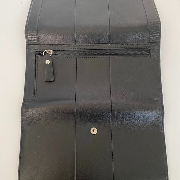 ***SOLD*** Classic Coach Black Leather Folding Wallet. - Picture 6 of 7